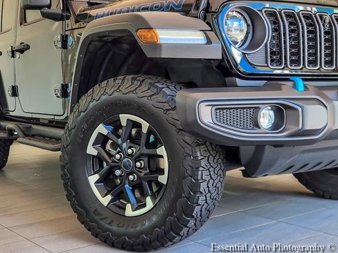 Used 2024 Jeep Wrangler Unlimited Rubicon 4xe w/ Technology Group AWD/4WD image 4