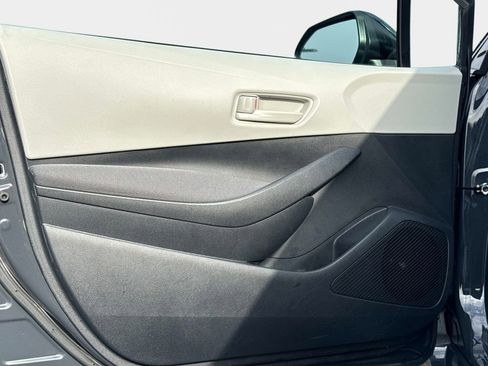 Used 2025 Toyota Corolla LE image 18