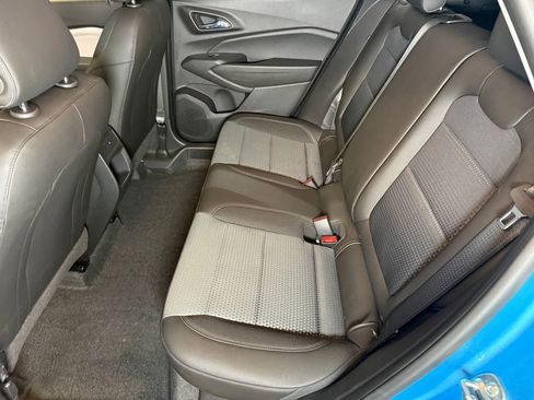 Used 2025 Chevrolet Trax LT w/ LT Convenience Package FWD image 21