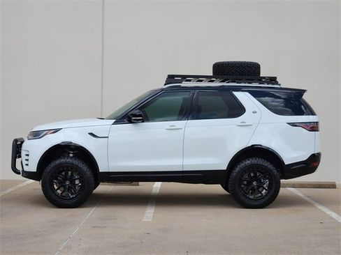 Used 2024 Land Rover Discovery Dynamic SE image 4