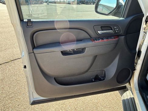 Used 2012 Chevrolet Suburban LTZ AWD/4WD image 15
