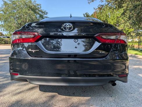 Used 2021 Toyota Camry LE FWD image 6