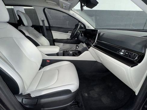 Used 2024 Kia Sportage EX image 9