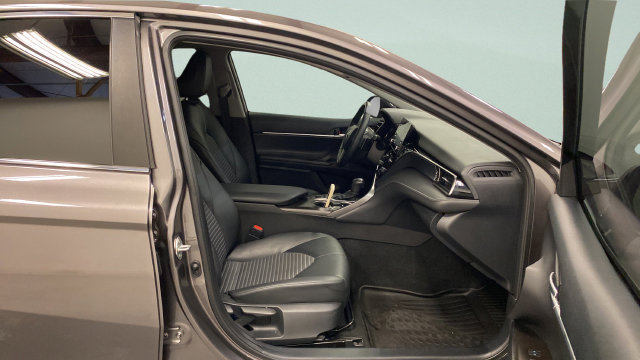Used 2022 Toyota Camry SE FWD image 31