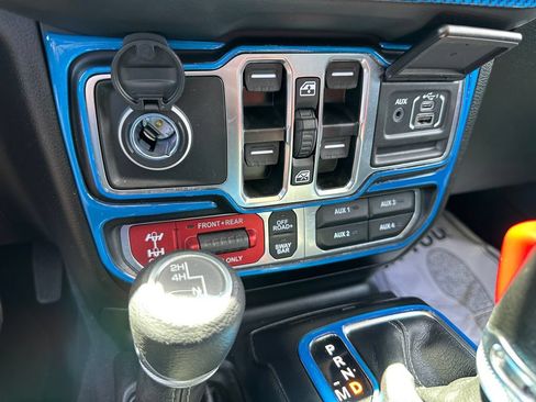 Used 2024 Jeep Wrangler Unlimited Rubicon w/ Technology Group AWD/4WD image 32