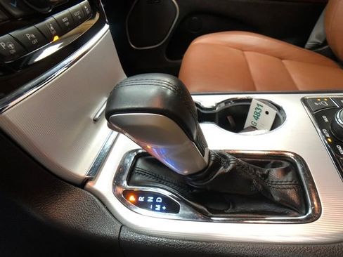 Used 2020 Jeep Grand Cherokee Summit image 19