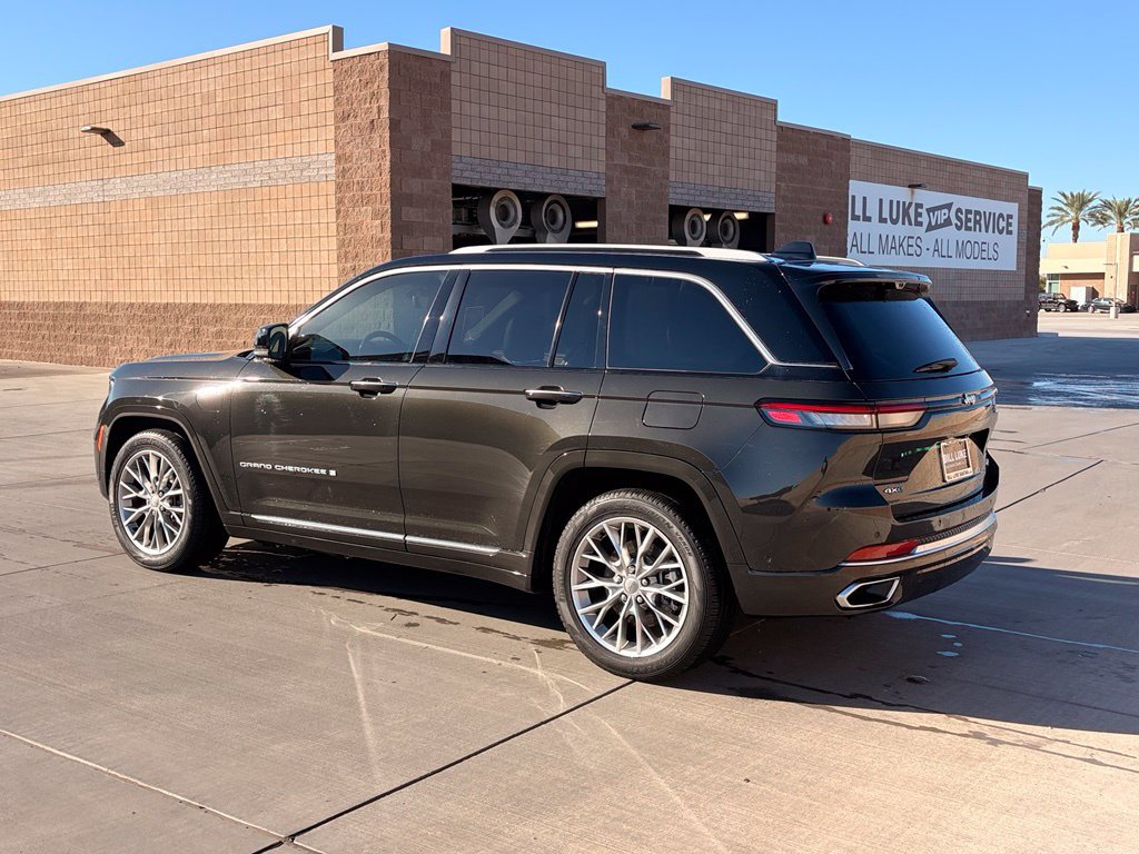 Used 2023 Jeep Grand Cherokee Summit w/ Advanced Protech Group IV AWD/4WD image 10