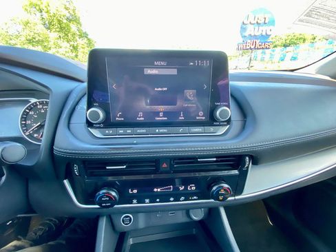 Used 2022 Nissan Rogue SV FWD image 25