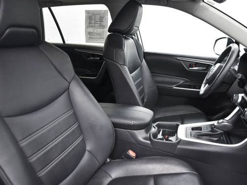 Used 2021 Toyota RAV4 XLE Premium image 15