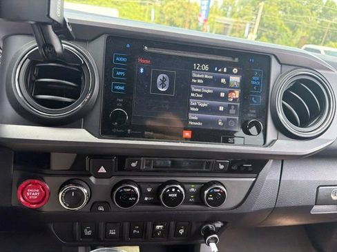 Used 2017 Toyota Tacoma TRD Off-Road AWD/4WD image 21