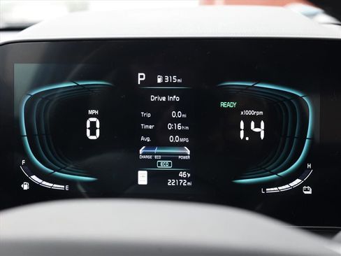 Used 2024 Kia Niro EX Touring image 12