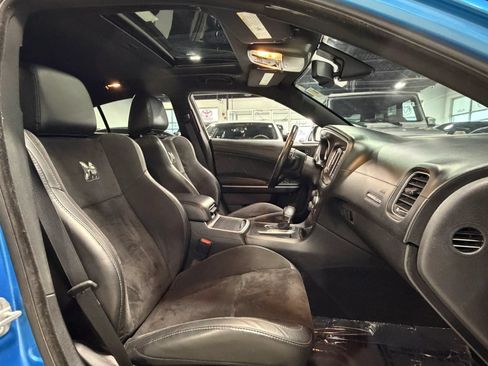 Used 2019 Dodge Charger Scat Pack w/ Dynamics Package RWD image 8