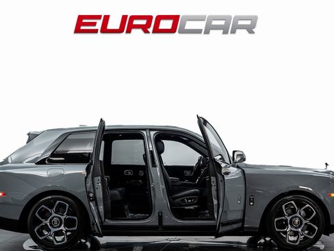 Used 2022 Rolls-Royce Cullinan Black Badge w/ Dark Exterior Package image 8