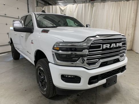 Used 2026 RAM 2500 Laramie AWD/4WD image 14