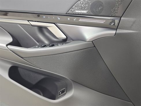 Used 2025 BMW 530i xDrive w/ Premium Package image 30