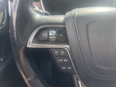 Used 2017 Lincoln Continental Select w/ Climate Package AWD/4WD image 6