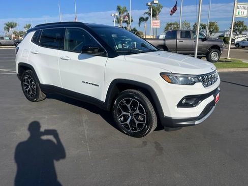 Used 2025 Jeep Compass Limited AWD/4WD image 6