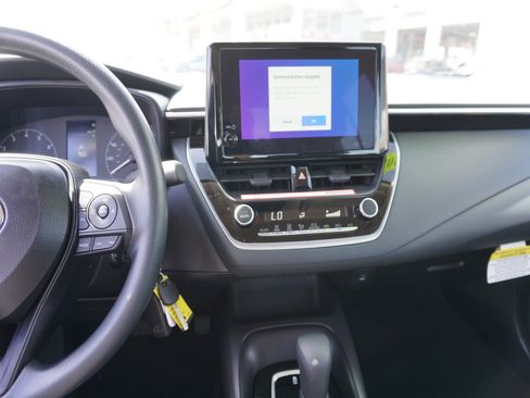 Used 2025 Toyota Corolla LE image 14