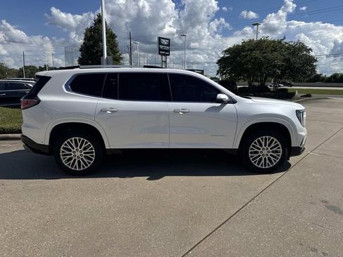 Used 2025 GMC Acadia Denali w/ Super Cruise Package FWD image 4