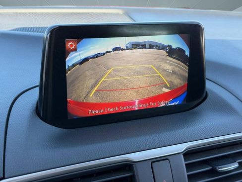 Used 2018 MAZDA MAZDA3 Touring FWD image 19
