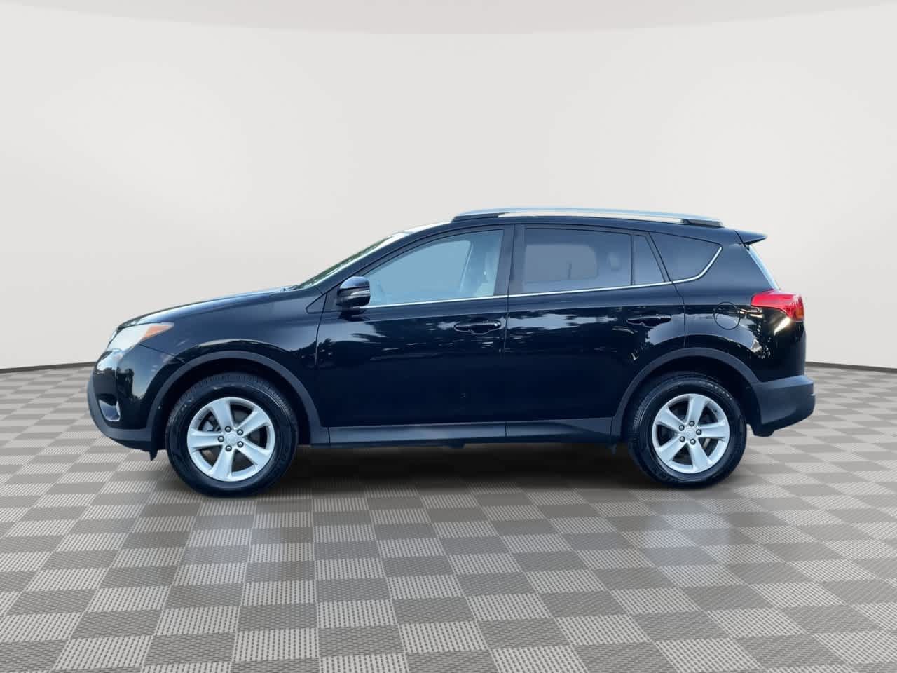 Used 2014 Toyota RAV4 XLE AWD/4WD image 5