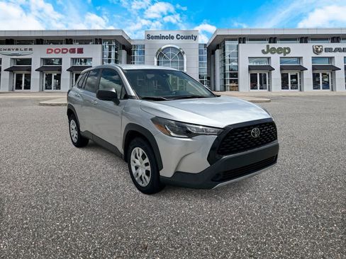 Used 2022 Toyota Corolla Cross L FWD image 2