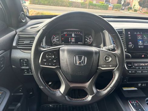 Used 2023 Honda Passport TrailSport image 12