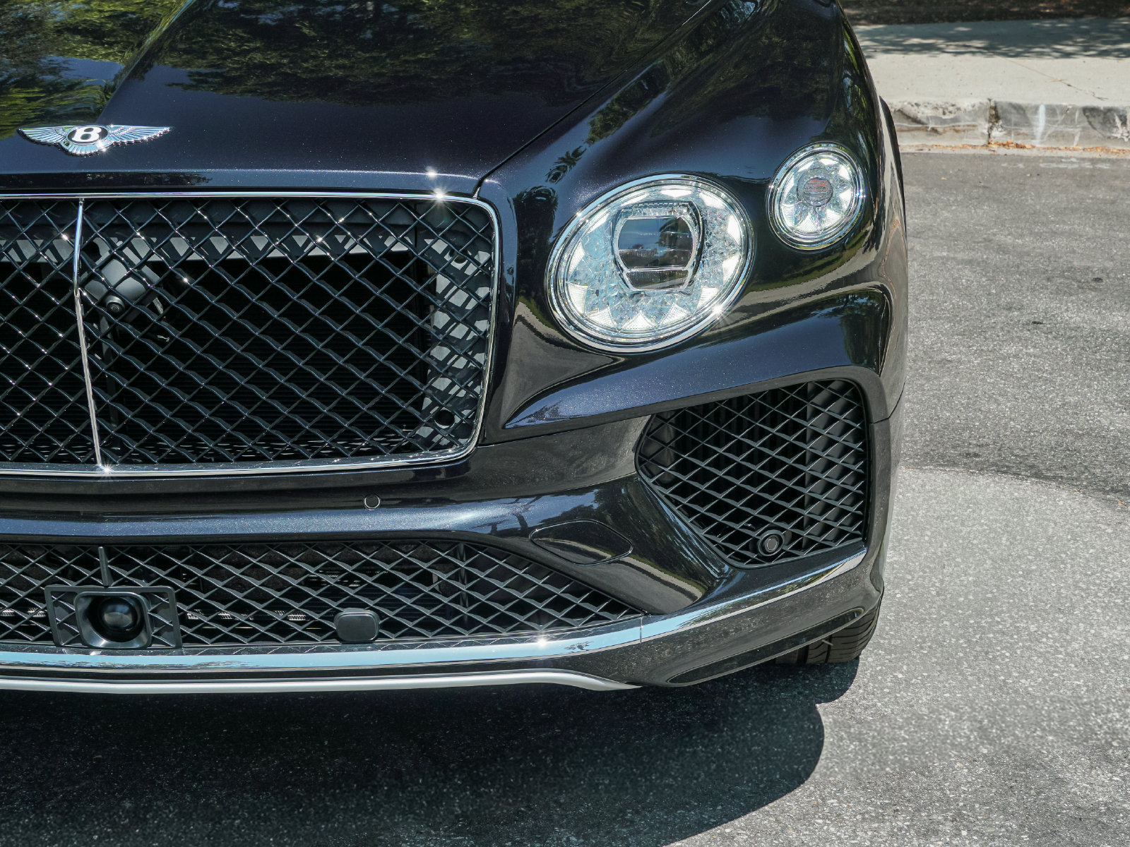 Used 2025 Bentley Bentayga Extended Wheelbase AWD/4WD image 30