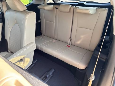 Used 2023 Toyota Highlander XLE FWD image 28
