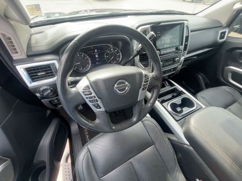 Used 2021 Nissan Titan SV w/ SV Convenience Package image 12