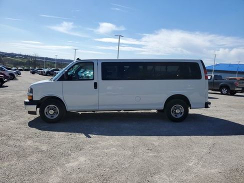 Used 2018 Chevrolet Express 2500 Work Van w/ Driver Convenience Package image 7