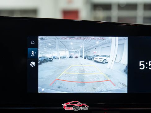 Used 2025 Hyundai Elantra SEL image 28