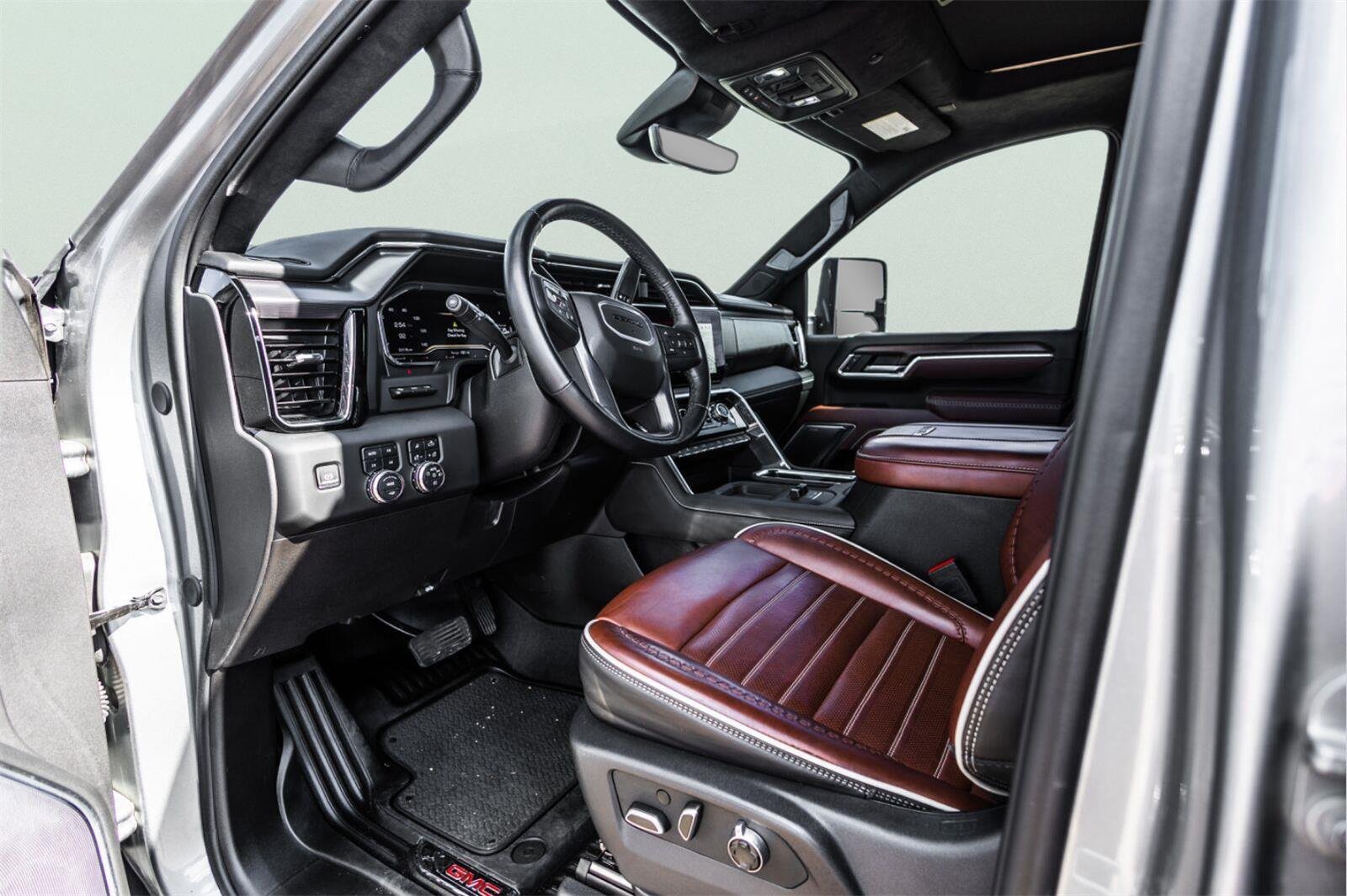Used 2025 GMC Sierra 2500 Denali Ultimate w/ Max Trailering Package AWD/4WD image 12