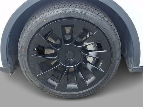 Used 2022 Tesla Model Y Long Range AWD/4WD image 8
