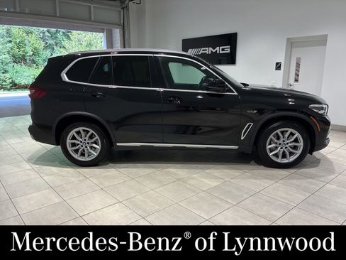 Used 2023 BMW X5 xDrive45e w/ Parking Assistance Package AWD/4WD image 3