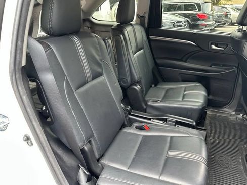 Used 2017 Toyota Highlander SE AWD/4WD image 15