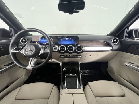 Used 2026 Mercedes-Benz GLB 250 image 11
