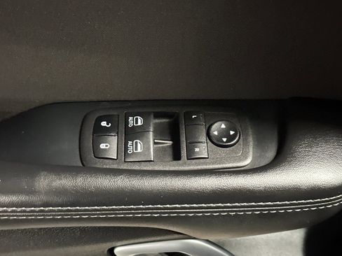 Used 2023 Dodge Challenger SXT image 13