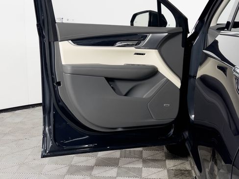 Used 2022 Cadillac XT6 Premium Luxury image 14