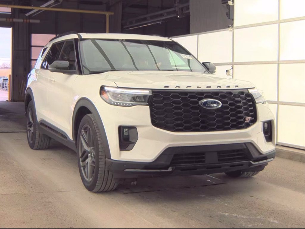 Used 2025 Ford Explorer ST AWD/4WD image 1