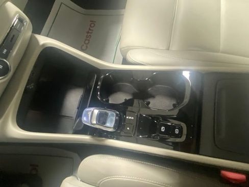 Used 2026 Volvo XC40 B5 Plus AWD/4WD image 24