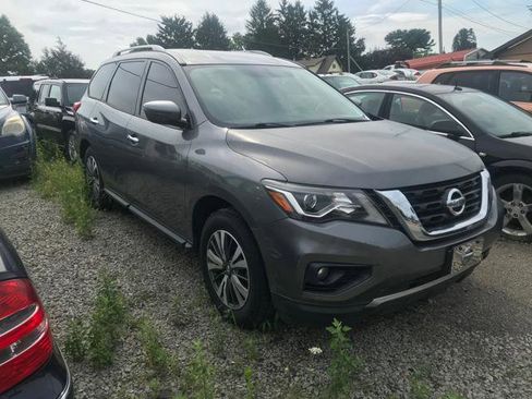 Used 2019 Nissan Pathfinder SV image 3