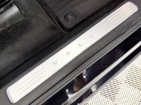 Used 2016 Volvo XC90 T6 Momentum w/ Momentum Plus Package image 49