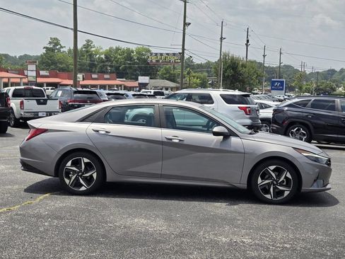 Certified 2023 Hyundai Elantra Limited FWD image 4