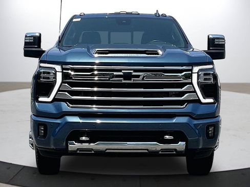 Used 2024 Chevrolet Silverado 3500 High Country w/ High Country Premium Package AWD/4WD image 3