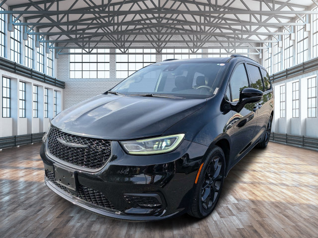 Used 2025 Chrysler Pacifica Limited FWD image 7