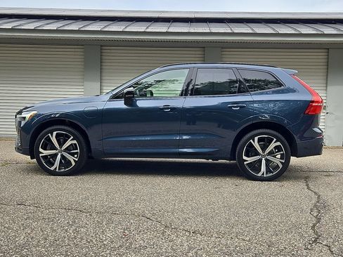 Used 2024 Volvo XC60 T8 Ultimate w/ Protection Package Premier AWD/4WD image 2