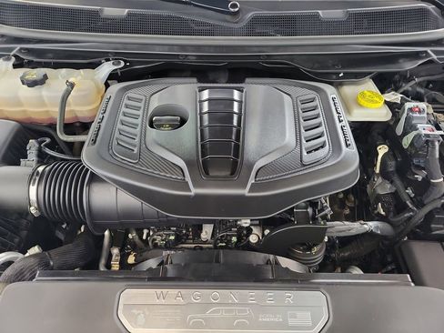 Used 2024 Jeep Wagoneer L Series III w/ Premium Group I image 10