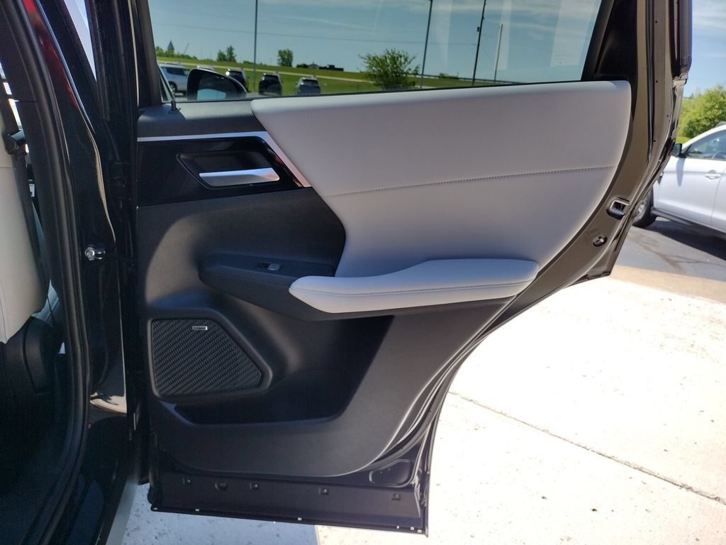 New 2026 Mitsubishi Outlander SE AWD/4WD image 32
