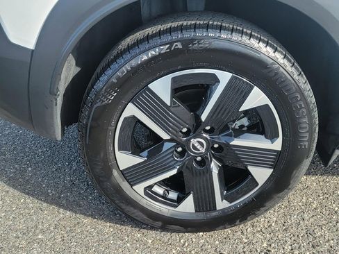 Used 2025 Nissan Kicks SV AWD/4WD image 9